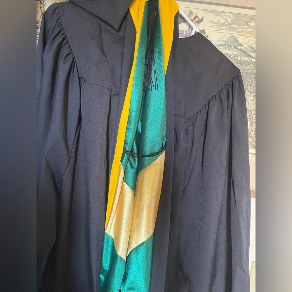 University of Vermont Commencement Gown, Cap and Hood - Master, 5’6” to 5’8” - Picture 5 of 5